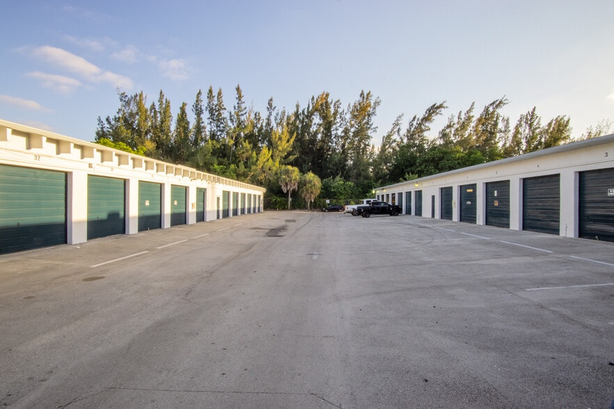 4202-4214 Peters Rd, Fort Lauderdale, FL for lease - Building Photo - Image 2 of 4