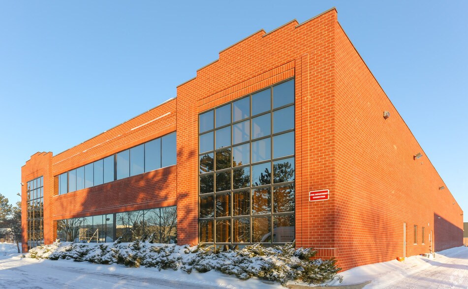 20 E Beaver Creek Rd, Richmond Hill, ON à vendre - Photo principale - Image 1 de 1