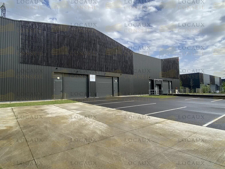 Flex in Cormeilles-en-Parisis for lease - Building Photo - Image 2 of 5