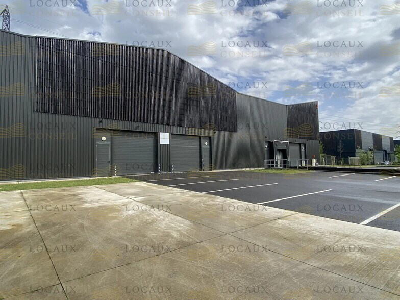 Flex dans Cormeilles-en-Parisis à louer - Photo du bâtiment - Image 2 de 5