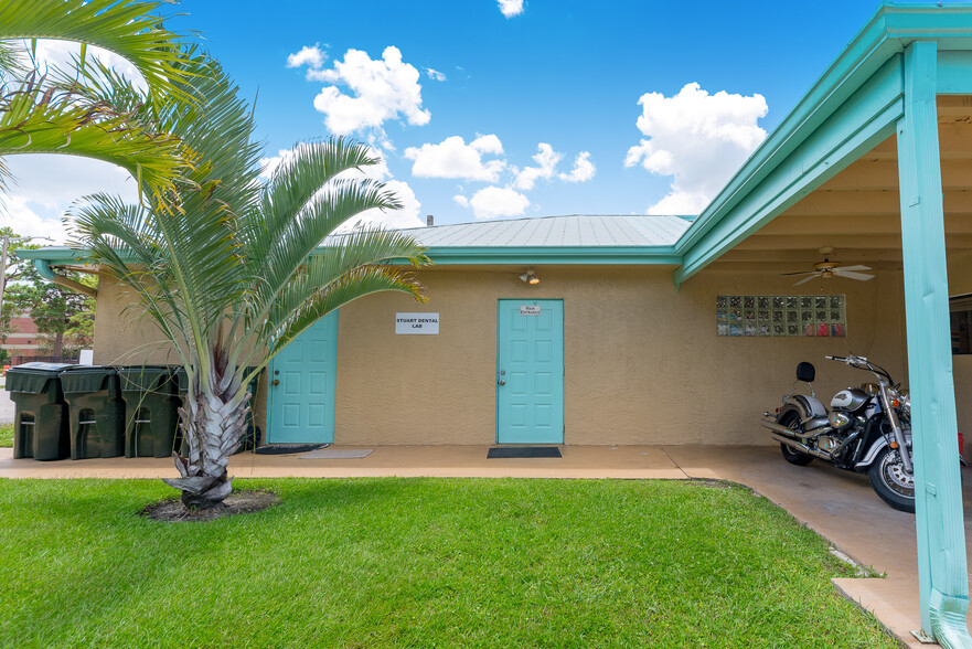 407 SE Ocean Blvd, Stuart, FL for lease - Building Photo - Image 3 of 16