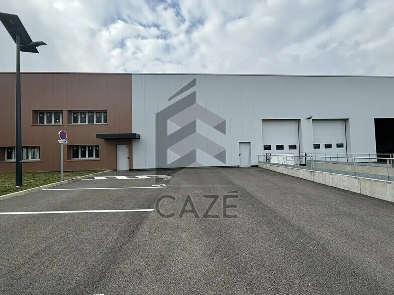 Office in Carbon-Blanc for lease - Building Photo - Image 2 of 15