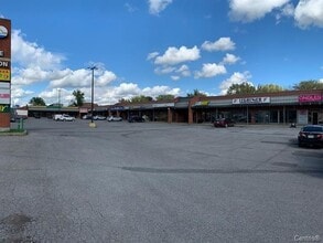 5555 Boul Des Laurentides, Laval, QC for lease Building Photo- Image 2 of 3