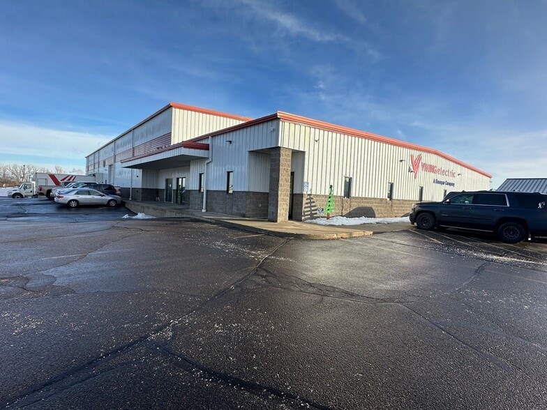 320 Lundin Blvd, Mankato, MN for lease - Building Photo - Image 2 of 8