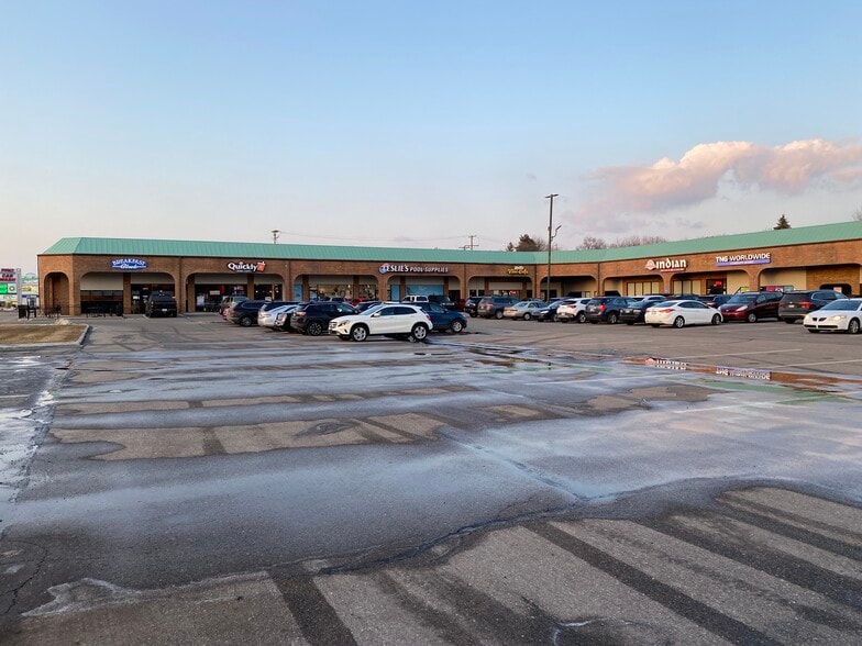 3614-3674 Rochester Rd, Troy, MI for lease - Building Photo - Image 3 of 7
