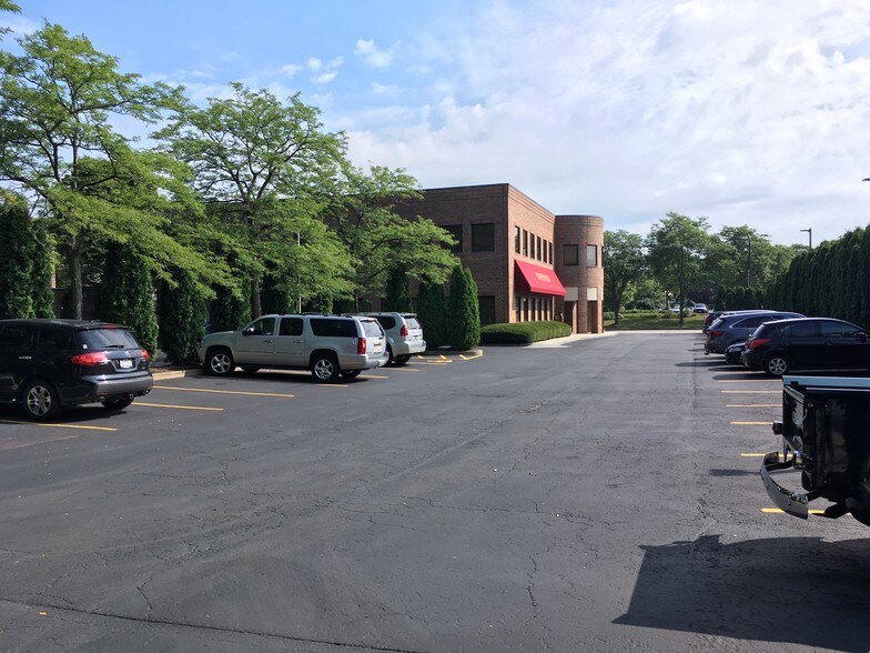 825 Green Bay Rd, Wilmette, IL à louer - Photo du bâtiment - Image 2 de 5