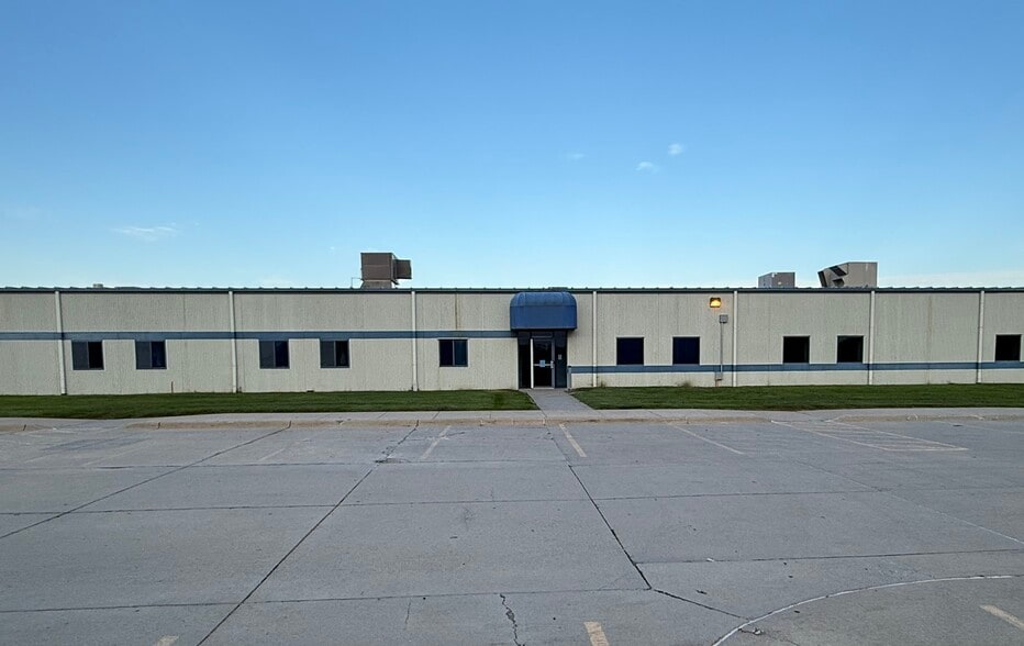 1995 G Ave, Red Oak, IA for lease - Building Photo - Image 2 of 19