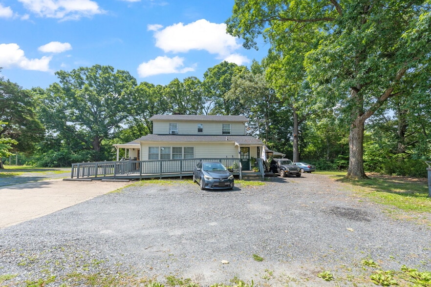 2781 W Bottom Rd, Fork Union, VA for sale - Primary Photo - Image 1 of 2