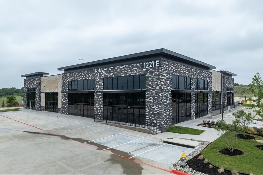 1221 E University Dr, Prosper, TX for lease - Building Photo - Image 3 of 9
