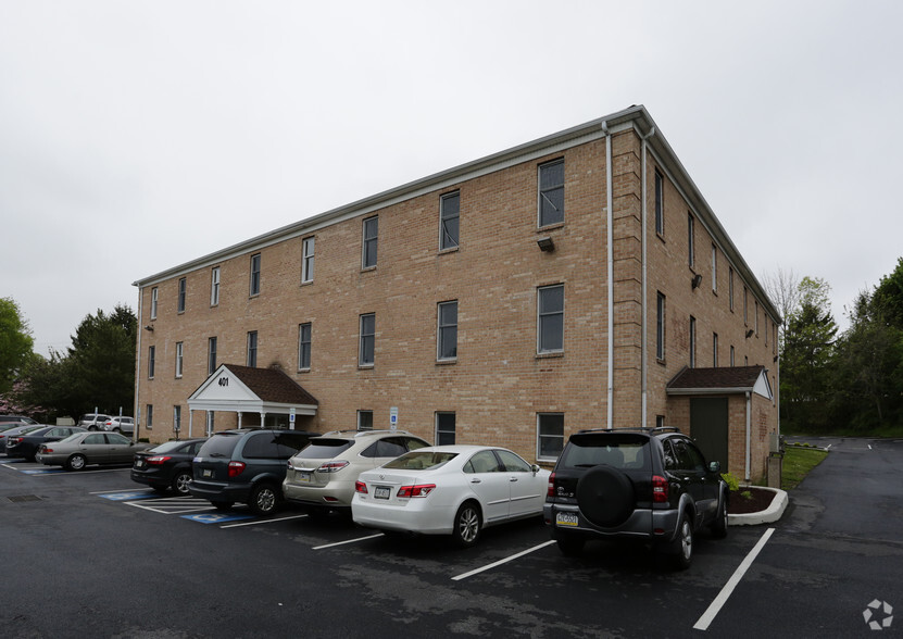 401 Pilgrim Ln, Drexel Hill, PA for lease - Building Photo - Image 2 of 3