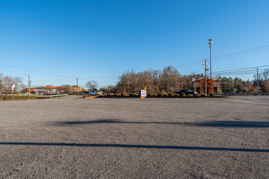 825 Liberty St E, York, SC à vendre - Photo du bâtiment - Image 3 de 12