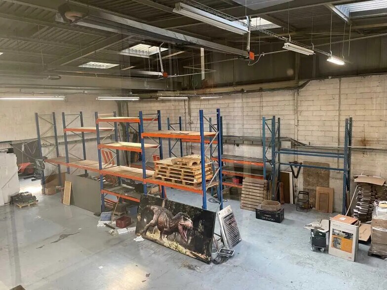 Local d'activités dans Saint-Priest à vendre - Photo intérieure - Image 3 de 6