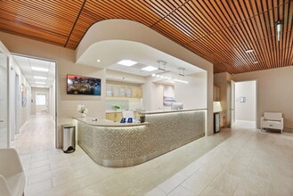 32144 Agoura Rd, Westlake Village, CA for lease Interior Photo- Image 2 of 9
