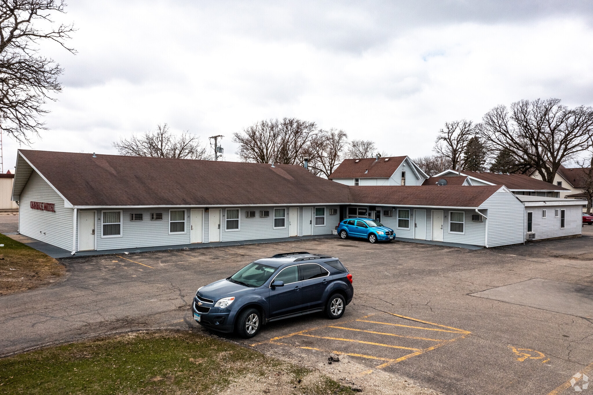 1418 S Oak Ave, Owatonna, MN for sale Primary Photo- Image 1 of 6
