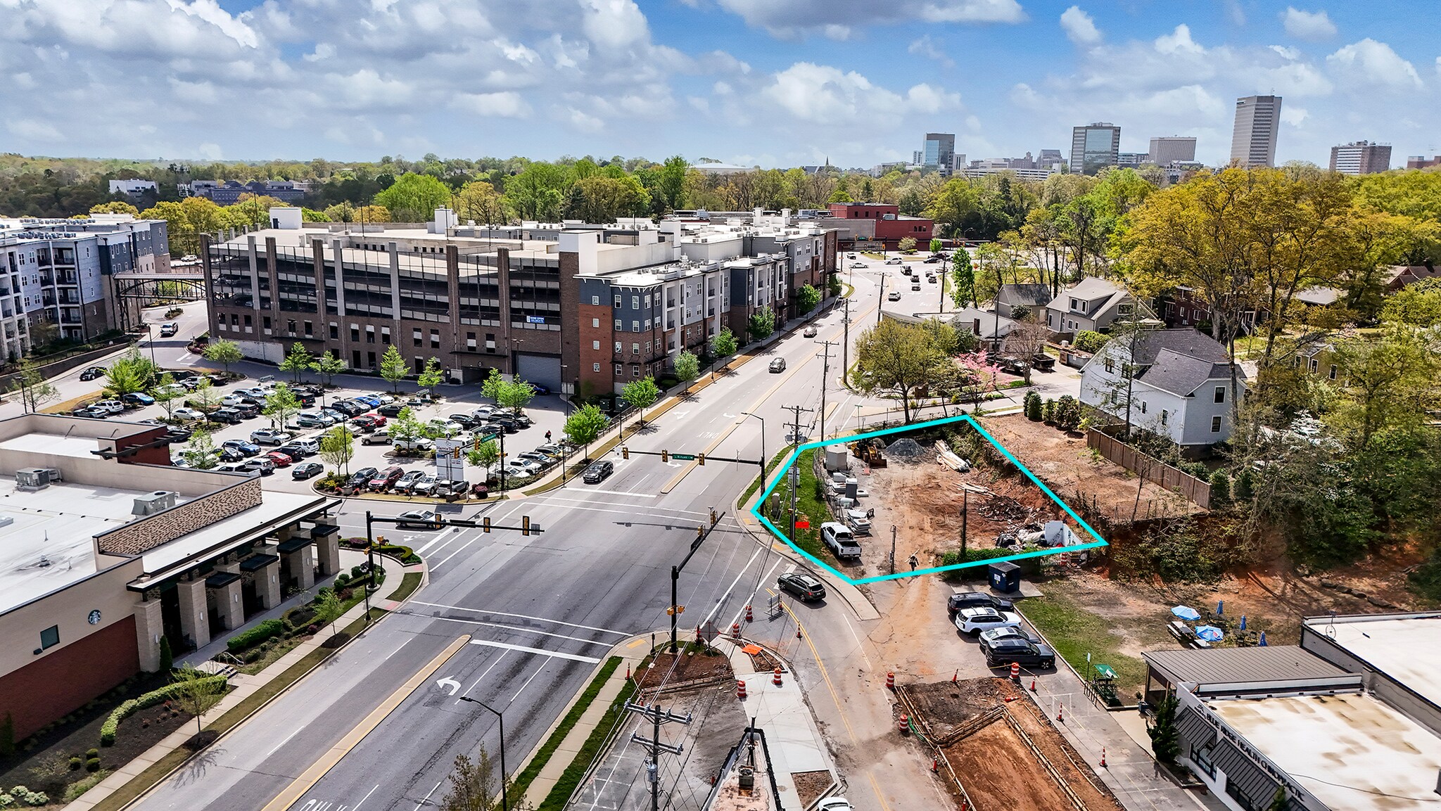 51 Wade Hampton Blvd, Greenville, SC for lease Primary Photo- Image 1 of 6