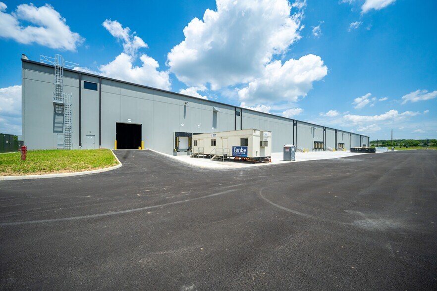 10013 Busey Rd, Canal Winchester, OH à louer - Photo du bâtiment - Image 3 de 10