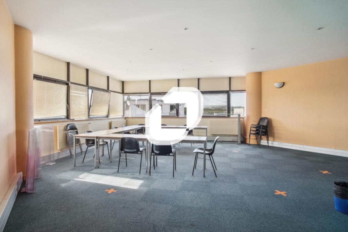 Office in Meaux for lease Interior Photo- Image 1 of 14
