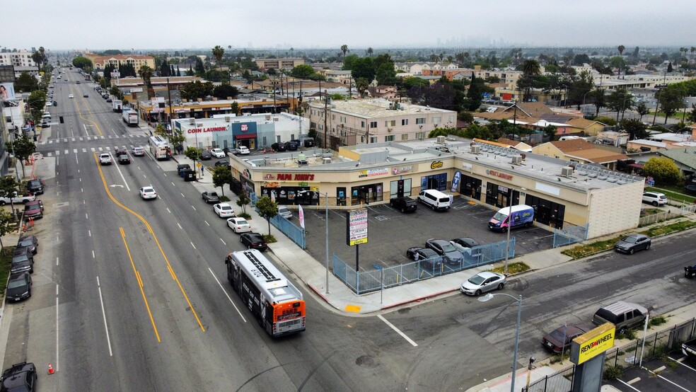 6520-6534 Crenshaw Blvd, Los Angeles, CA for lease - Building Photo - Image 2 of 7