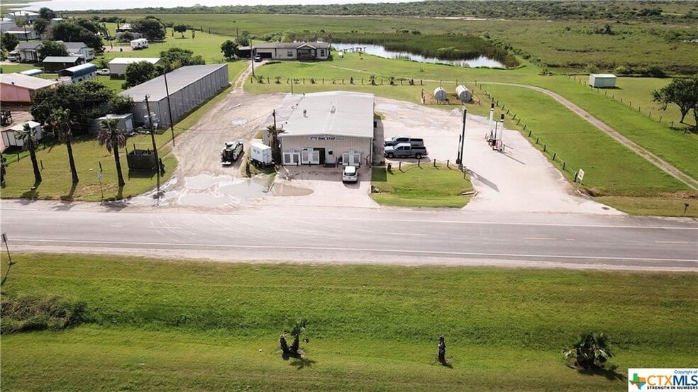 514 Margie Tewmey Rd, Port Lavaca, TX for sale - Primary Photo - Image 1 of 18
