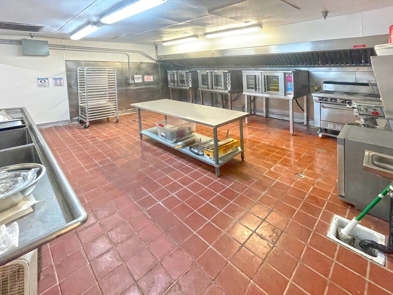 1240 47th Ave, Oakland, CA for lease - Interior Photo - Image 2 of 7