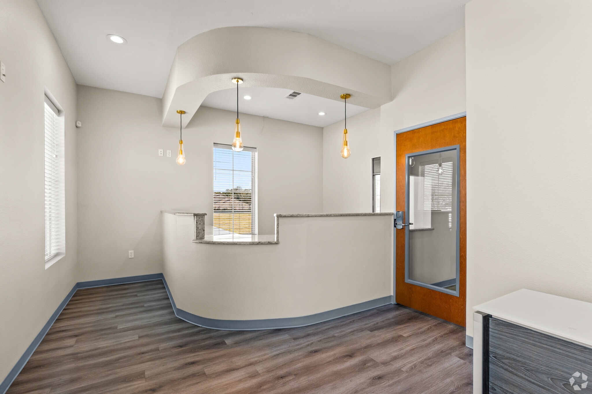 918 E Pleasant Run Rd, Cedar Hill, TX for lease Interior Photo- Image 1 of 12