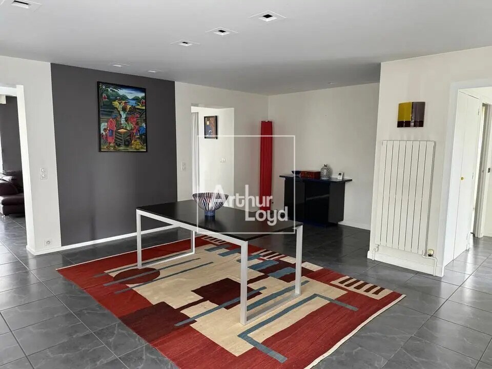 Flex in Dammarie-les-Lys for sale Building Photo- Image 1 of 6