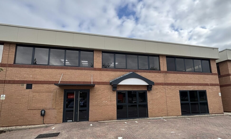 Avenue Two, Witney for lease - Building Photo - Image 1 of 2