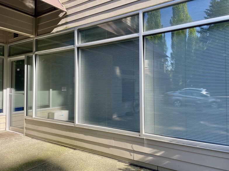 17530 NE Union Hill Rd, Redmond, WA for sale - Interior Photo - Image 2 of 11