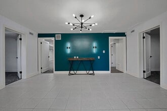 5760 N High St, Worthington, OH for lease Interior Photo- Image 2 of 6