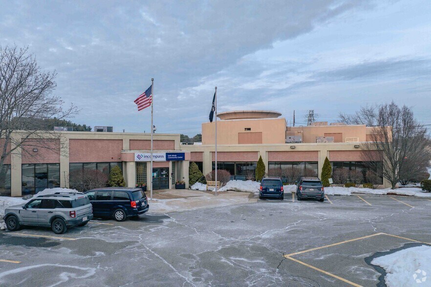 890 East St, Tewksbury, MA à louer - Photo du bâtiment - Image 2 de 5