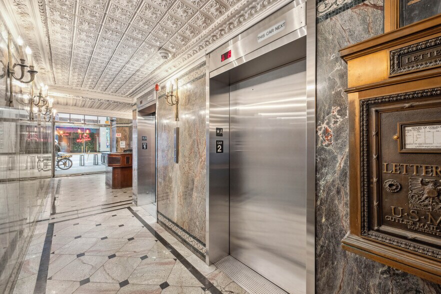 202 W 40th St, New York, NY à louer - Hall d’entrée - Image 2 de 5