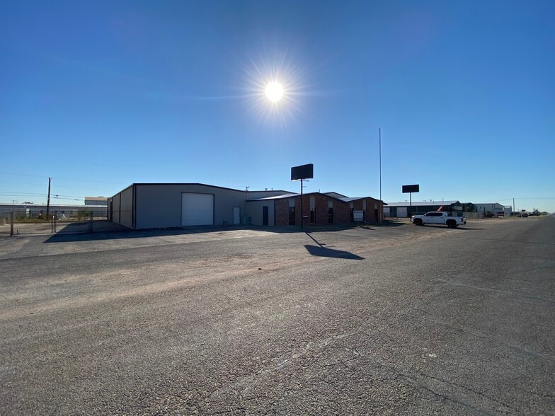 8326 N County Rd W, Odessa, TX for lease - Building Photo - Image 2 of 32