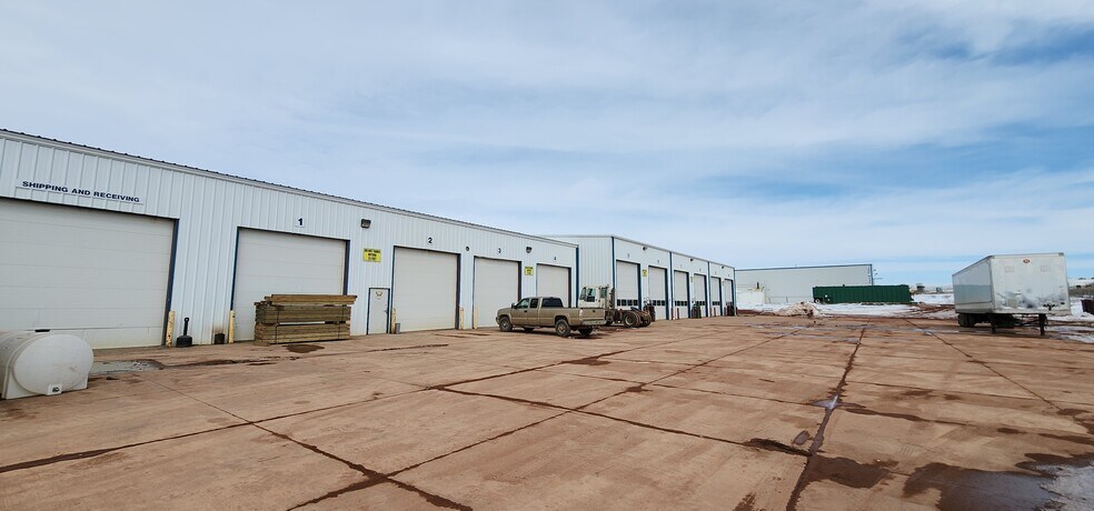 10468 1st St SW, Killdeer, ND à vendre - Photo du bâtiment - Image 2 de 41