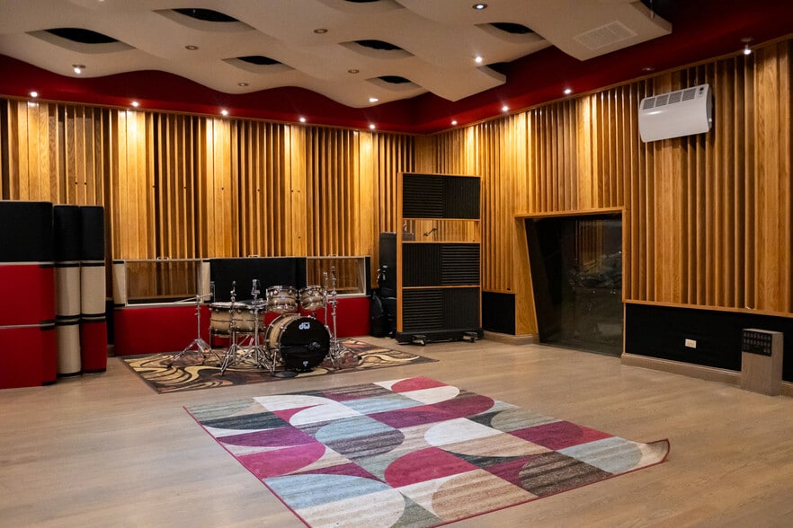 3416 W North Ave, Stone Park, IL for sale - Interior Photo - Image 2 of 7