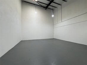 Featherbed Ln, Shrewsbury for lease Interior Photo- Image 1 of 5