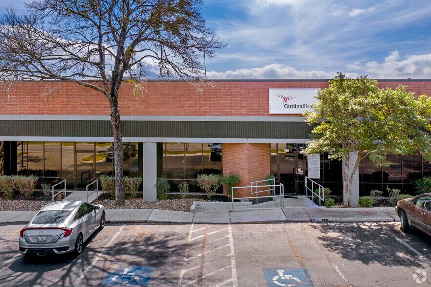12000 Network Blvd, San Antonio, TX à louer - Photo du bâtiment - Image 2 de 29