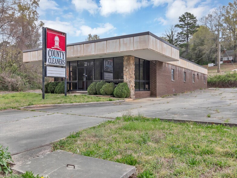 225 SE Branchview Dr, Concord, NC à vendre - Photo du bâtiment - Image 3 de 20