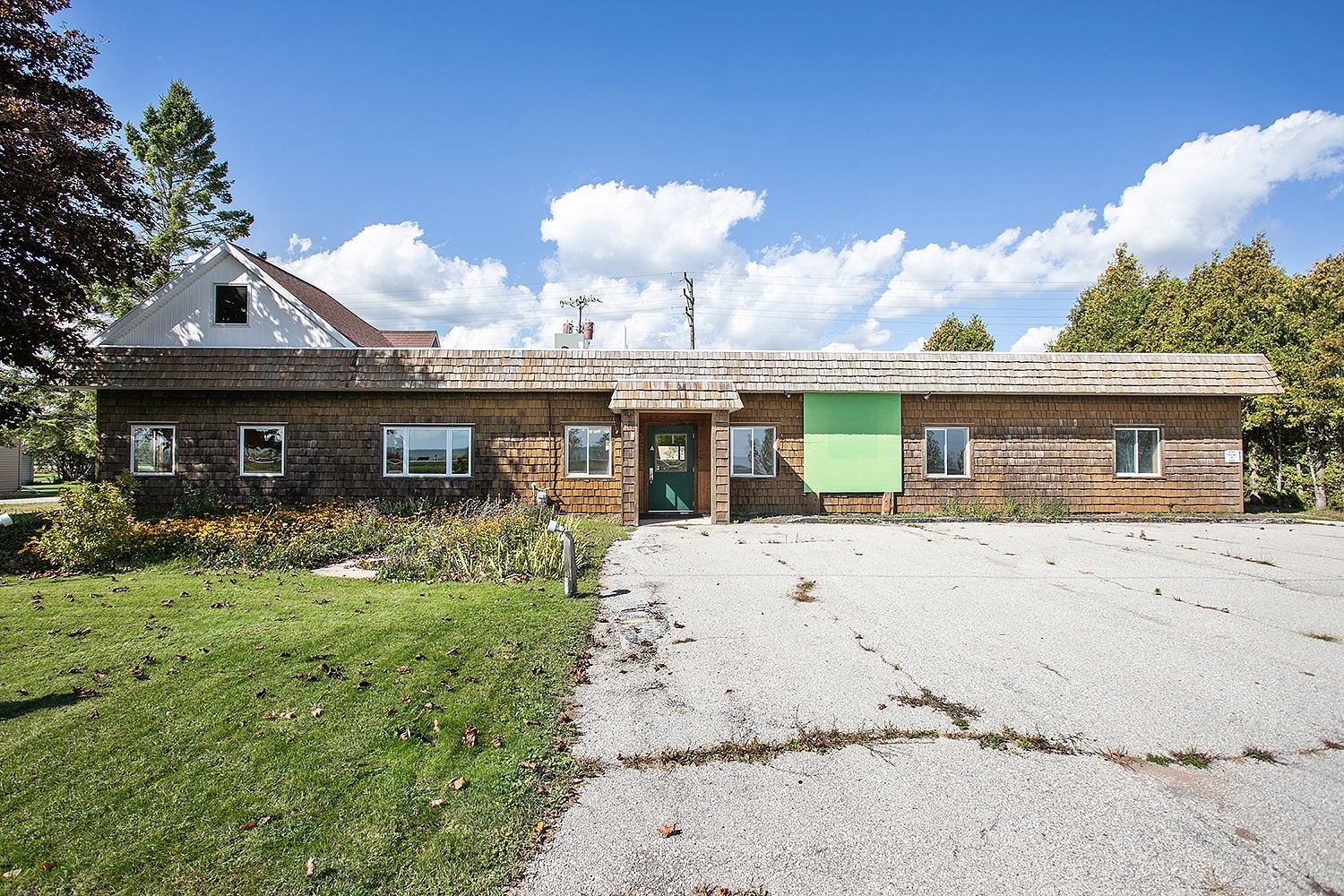 2716 Memorial Dr, Two Rivers, WI for sale Building Photo- Image 1 of 1