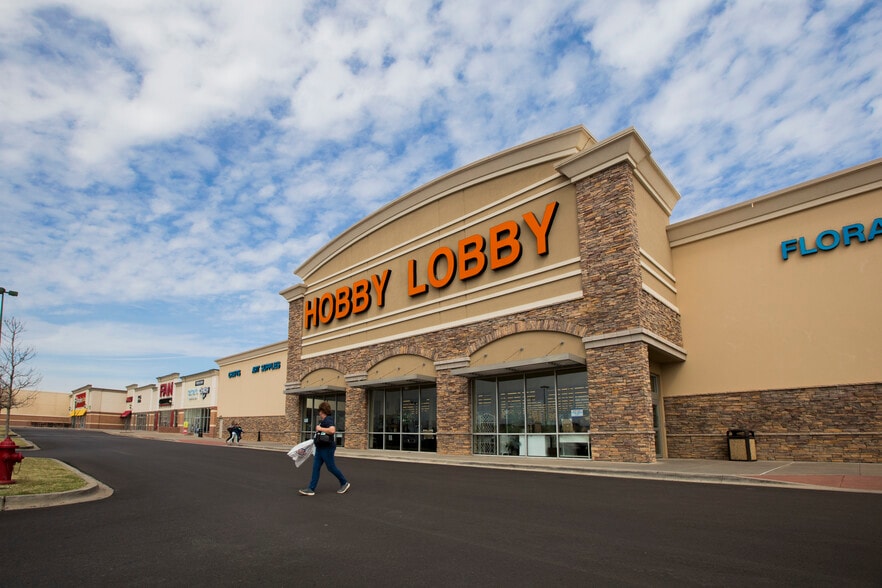 S I-35 Service Rd, Moore, OK for lease - Building Photo - Image 3 of 6