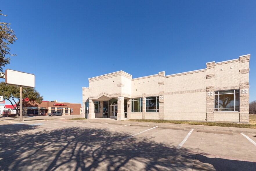 6340 N Beach St, Haltom City, TX à louer - Photo du bâtiment - Image 3 de 16