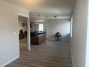 521 Oak St, Copiague, NY à louer Photo intérieure- Image 2 de 11