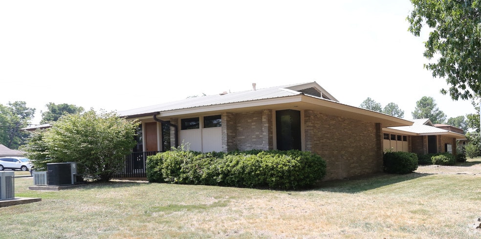 406 W Pershing Blvd, North Little Rock, AR for lease - Building Photo - Image 2 of 3