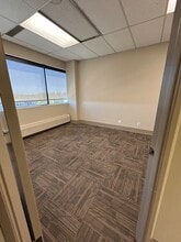 2675 36th St NE, Calgary, AB à louer Photo intérieure- Image 2 de 4