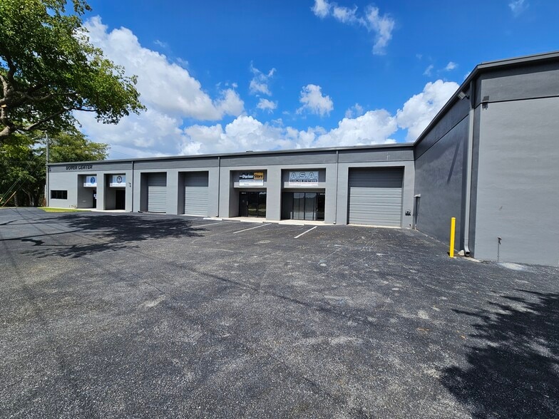 8111 Garden Rd, Riviera Beach, FL for sale - Building Photo - Image 2 of 5