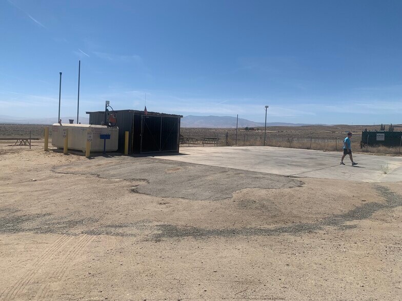 330 Industrial Way, Taft, CA à louer - Photo du bâtiment - Image 3 de 13