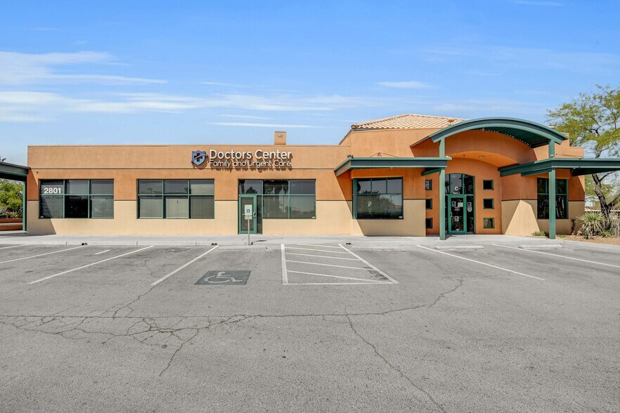 2801 N Tenaya Way, Las Vegas, NV à vendre - Photo du bâtiment - Image 1 de 20