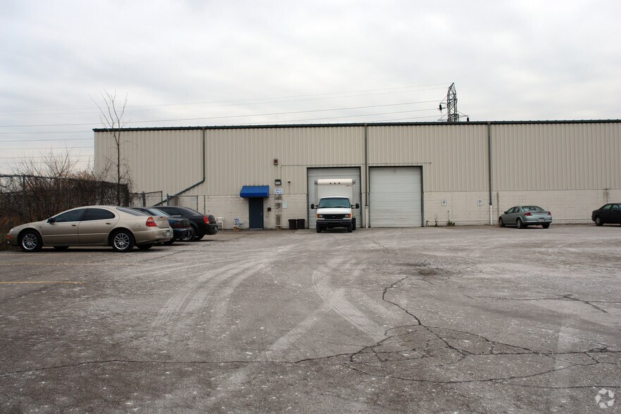 17930 E 14 Mile Rd, Fraser, MI à vendre - Photo du bâtiment - Image 3 de 3