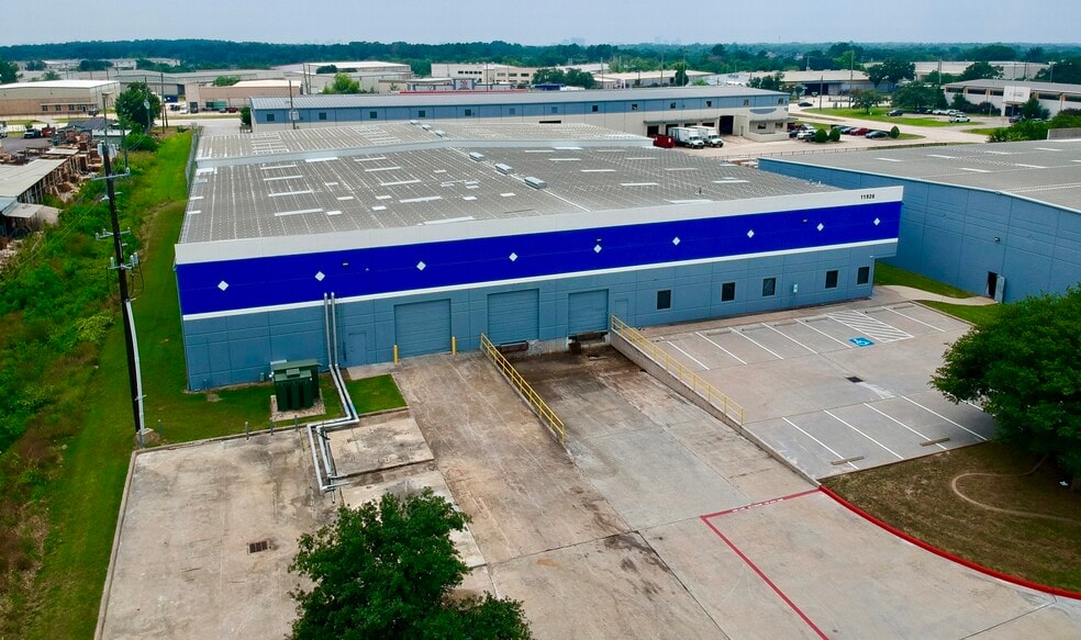 11926 Brittmoore Park Dr, Houston, TX for lease - Building Photo - Image 2 of 19