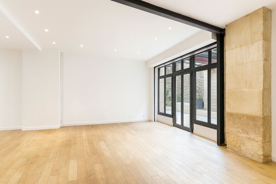 5 Rue Cyrano De Bergerac, Paris à louer - Photo du bâtiment - Image 3 de 10