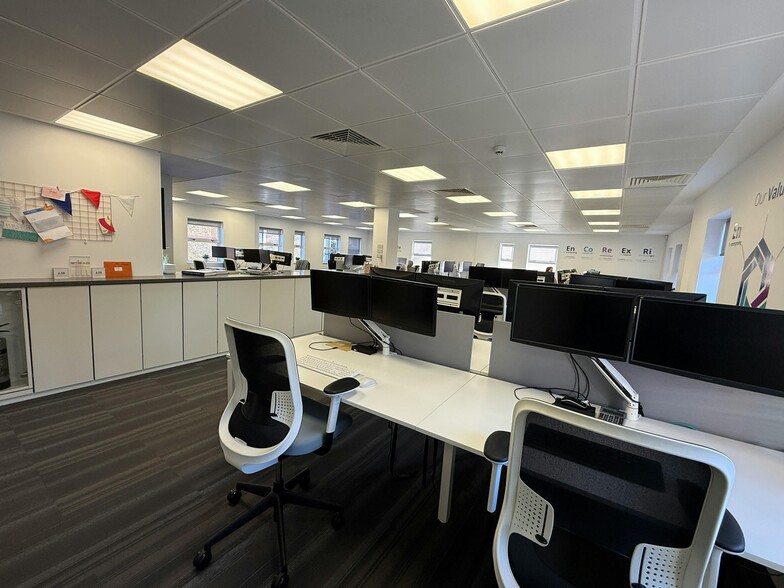 Claremont Ln, Esher for lease - Building Photo - Image 3 of 8